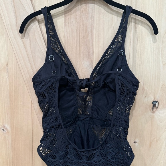 Becca Women's Crochet Plunging One-Piece Keyhole Swimsuit Size Small Black Sexy - Picture 11 of 16